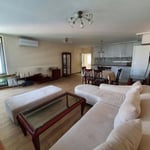 Location d’un appartement spacieux et lumineux de 3 pièces, 130 m², Varna, Bulgarie